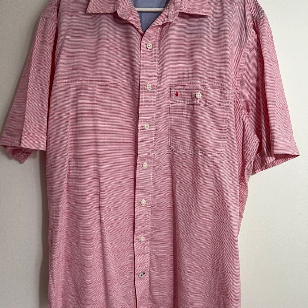 XLT IZOD men’s lightweight‎ shirt. Saltwater line. Red and white. EUC.